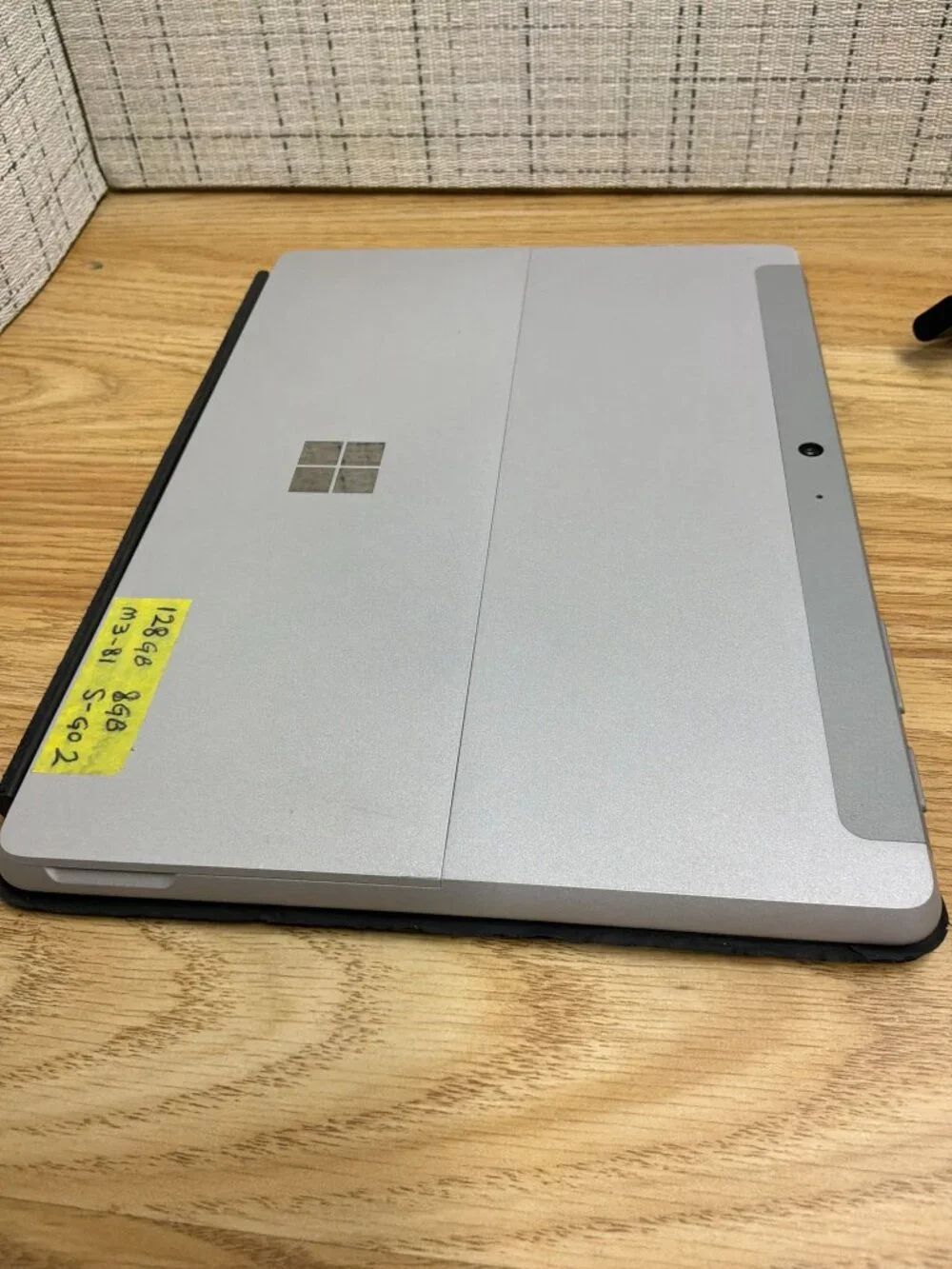 Microsoft Surface Go 2 128GB 8GB RAM Intel m3 Keyboard & Charger